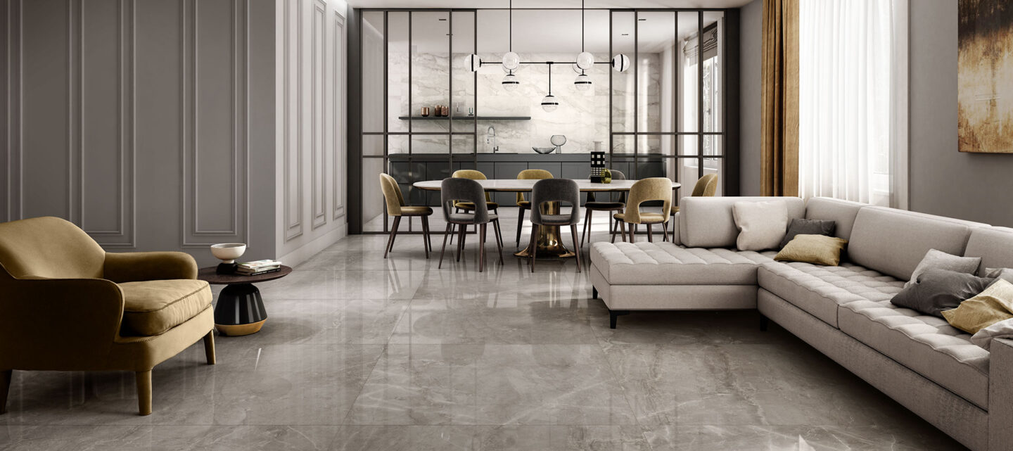 Ambiente con pavimento in gres porcellanato effetto marmo